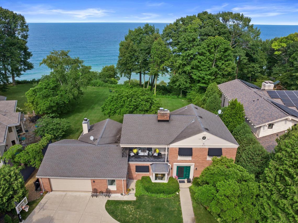 4696 N Lake Dr, Whitefish Bay, WI 53211