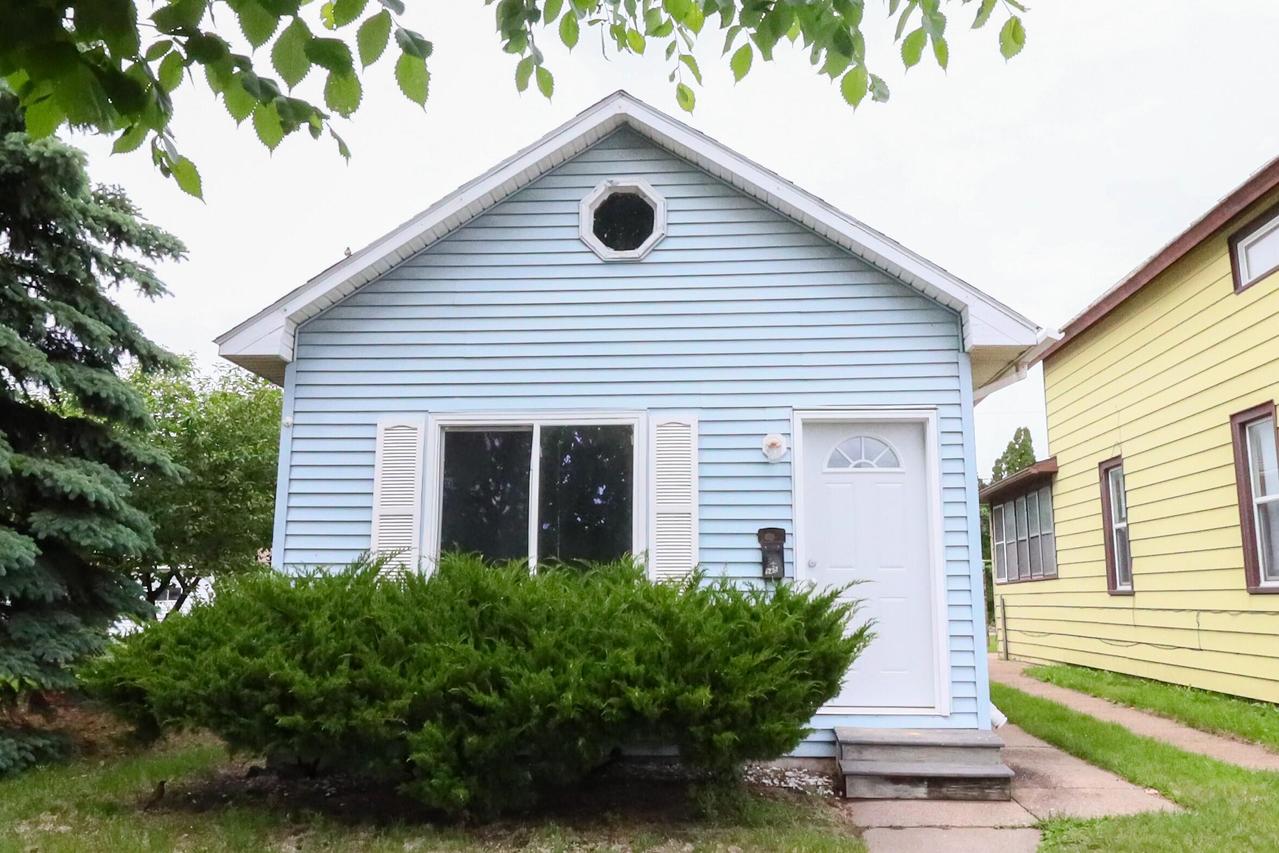 945 Green Bay St, La Crosse, WI 54601
