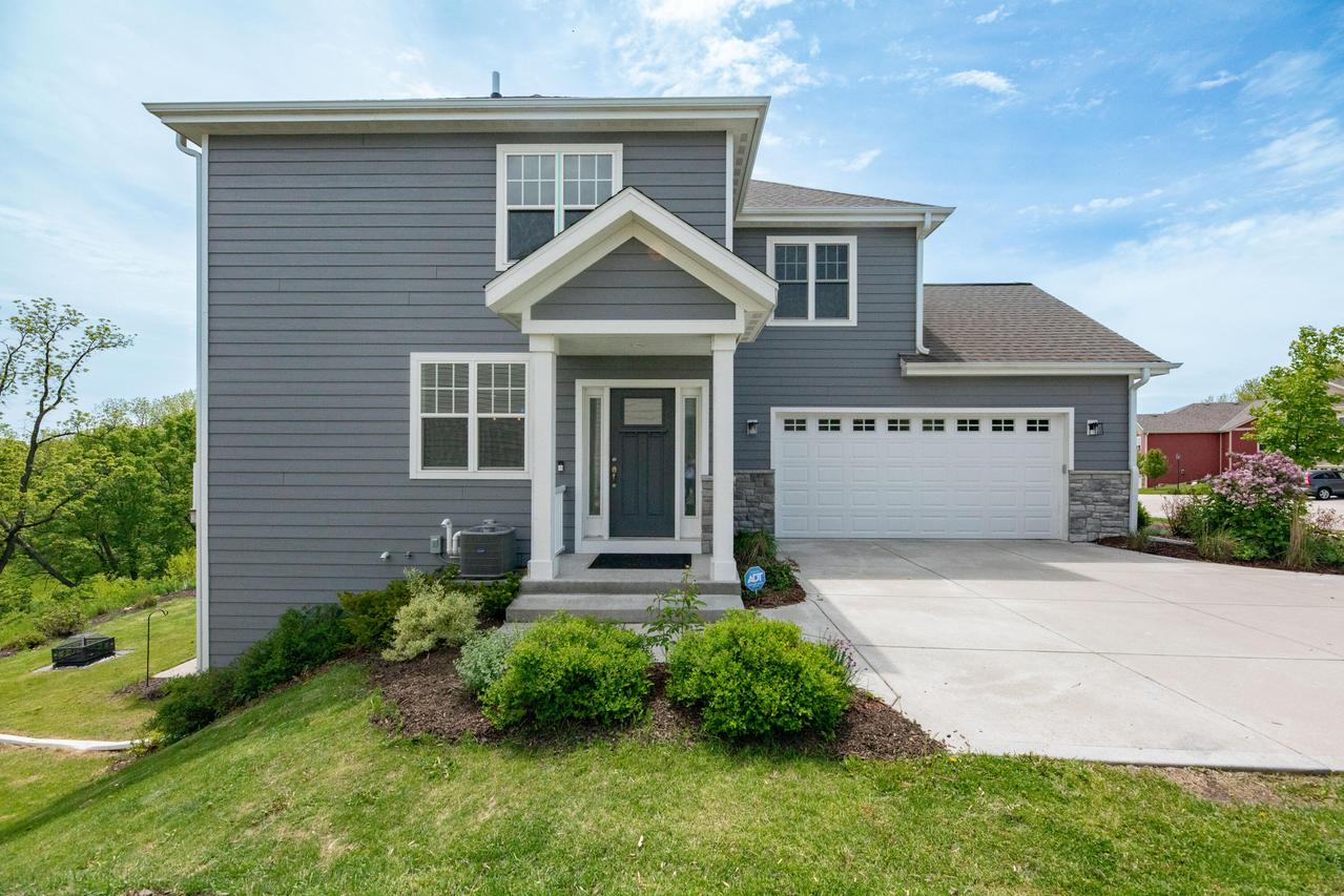 529 Century Oak Dr, Waukesha, WI 53188