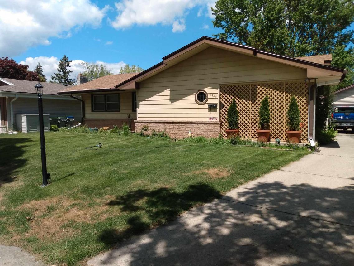 9446 W Lynx Ct, Milwaukee, WI 53225