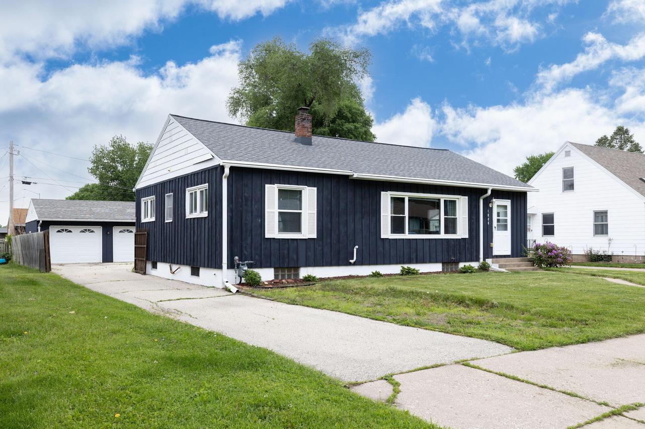 1808 S 31st St, La Crosse, WI 54601