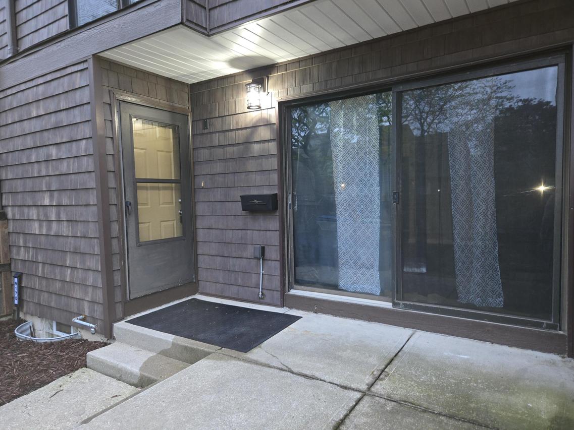 9170 N 70th St, Milwaukee, WI 53223
