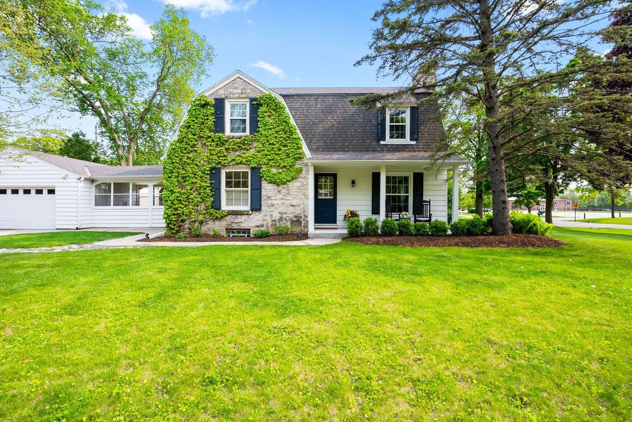 7342 N Longacre Rd, Fox Point, WI 53217