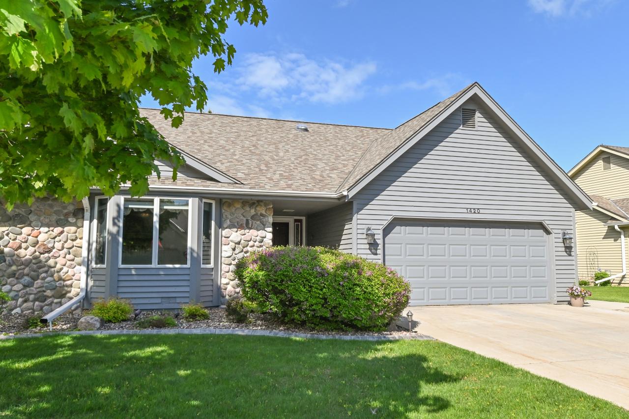 1420 Hidden Fields, West Bend, WI 53095