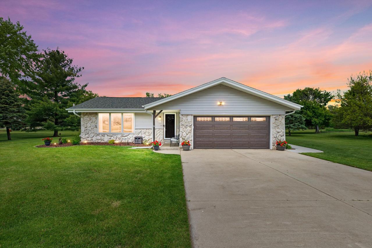 217 Karin Dr, North Prairie, WI 53153