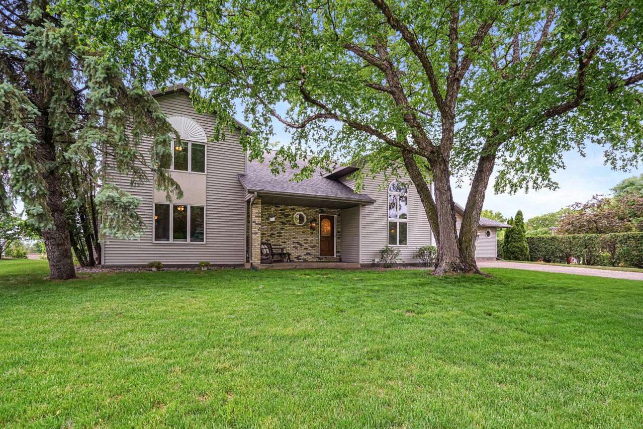 1208 Oriole Ln, Onalaska, WI 54650