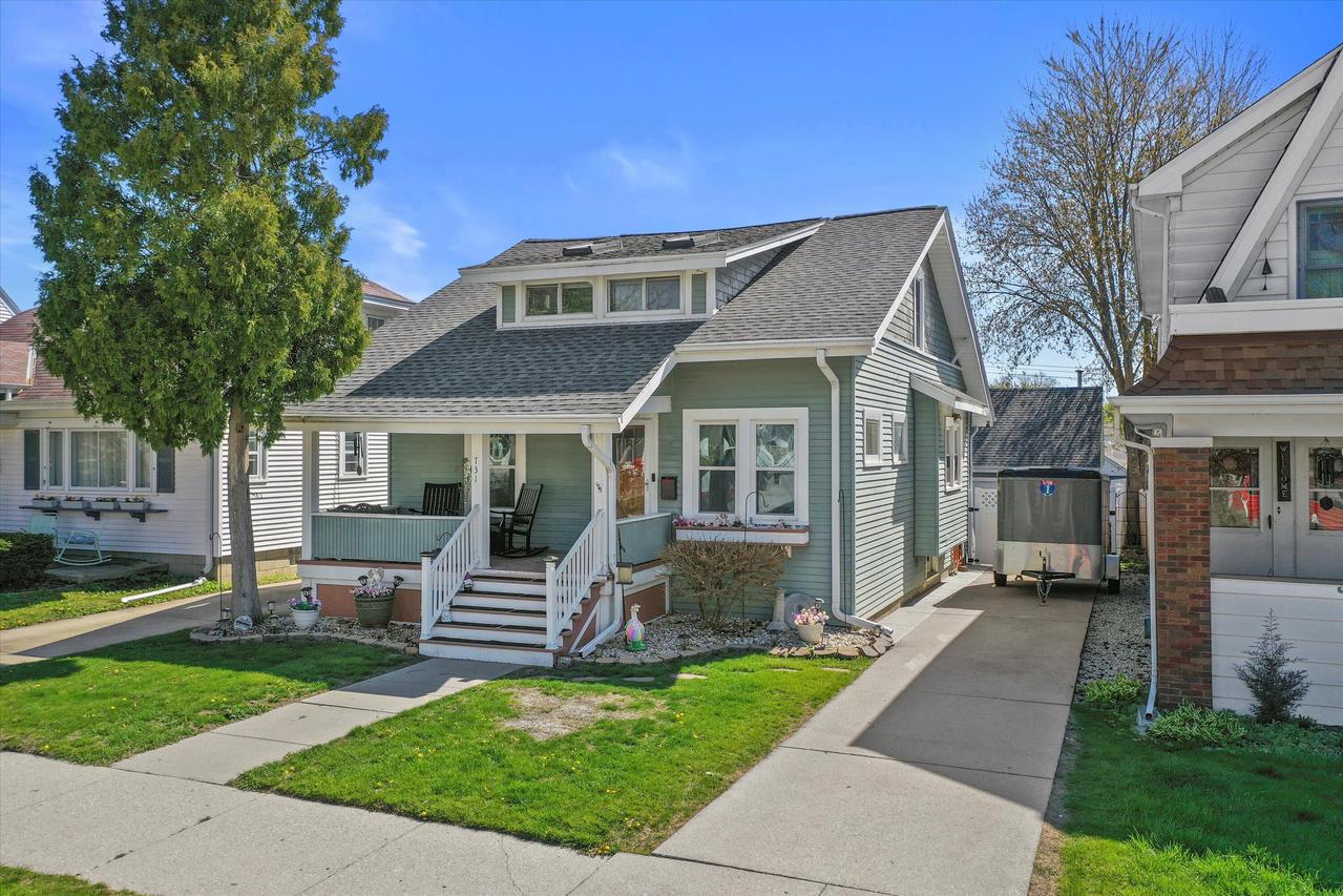 731 Monroe Ave, Racine, WI 53405