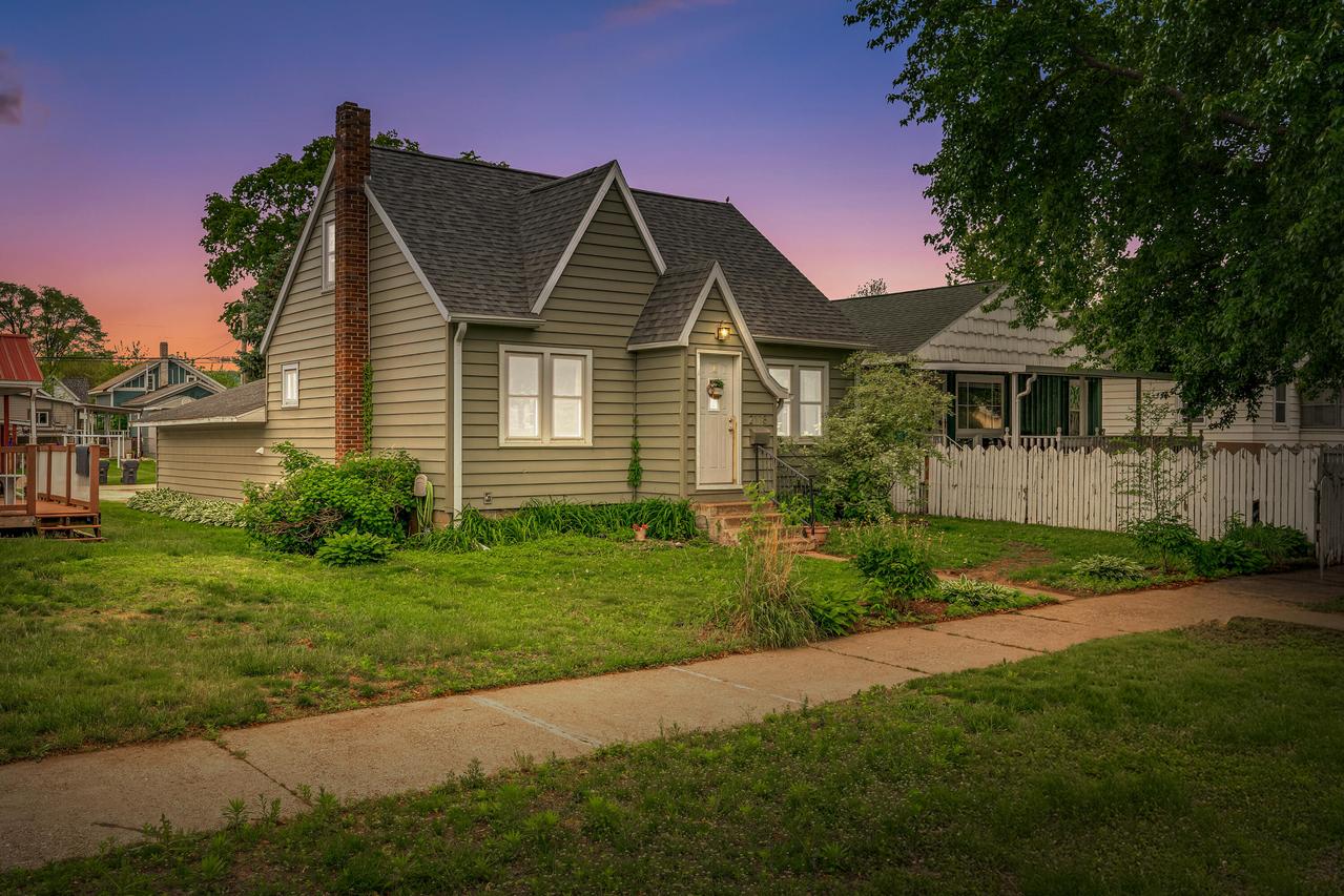 2118 Charles St, La Crosse, WI 54603