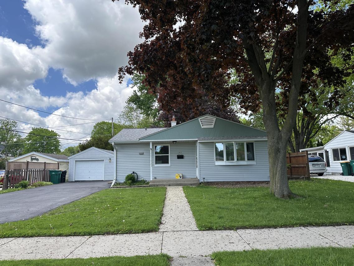 W65N433 Westlawn Ave., Cedarburg, WI 53012