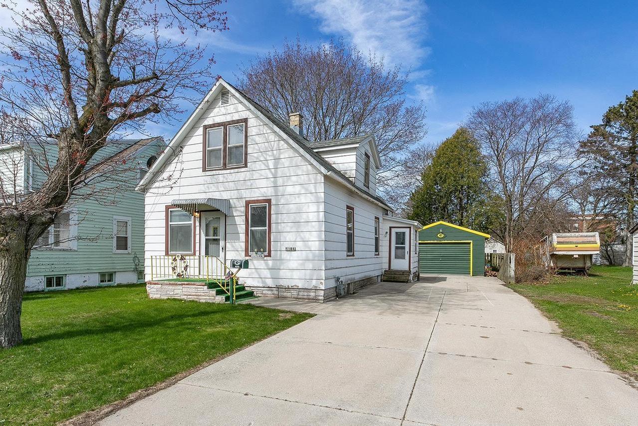 1108 Hawthorne St, Two Rivers, WI 54241
