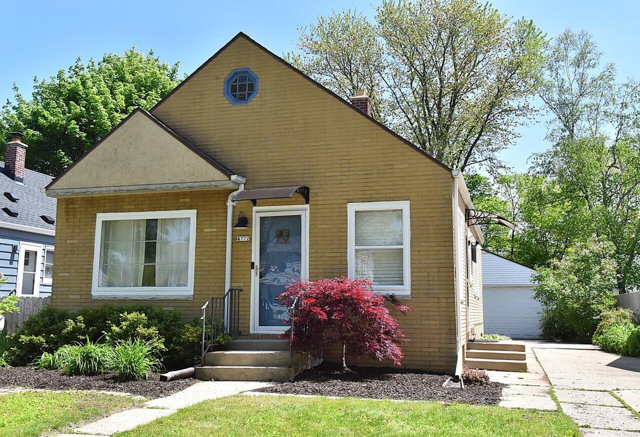 4772 N Diversey Blvd, Whitefish Bay, WI 53211