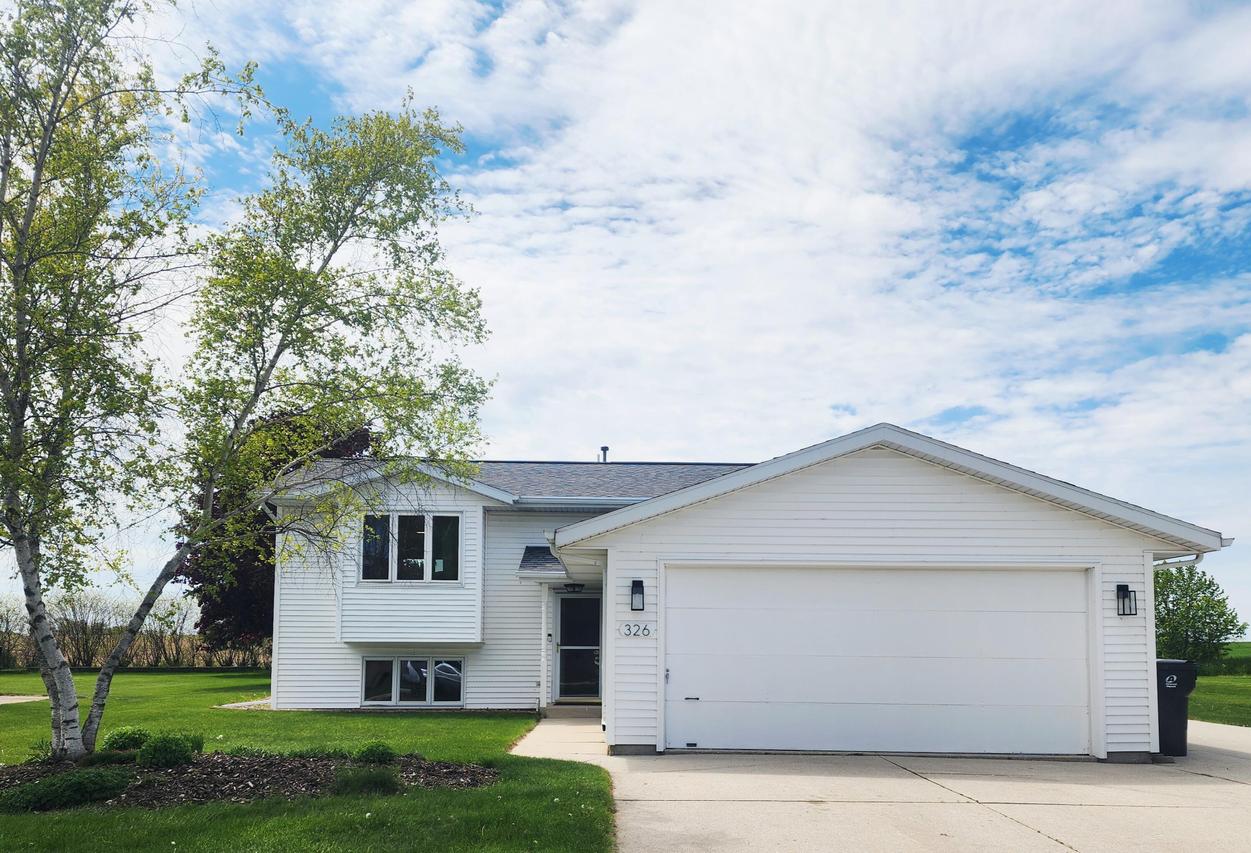 326 N 15th St, Oostburg, WI 53070
