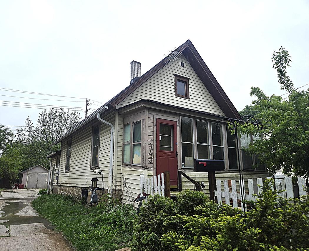 443 Dunbar Ave, Waukesha, WI 53186