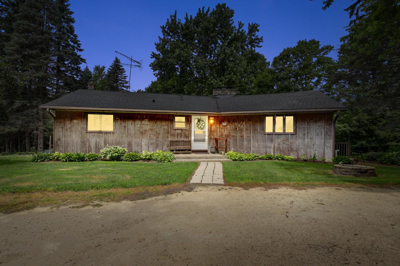 6372 Wildlife Rd, Addison, WI 53002