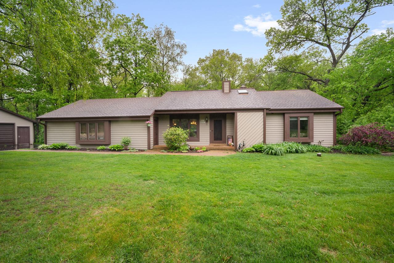 S84W30397 Chestnut Dr, Mukwonago, WI 53149