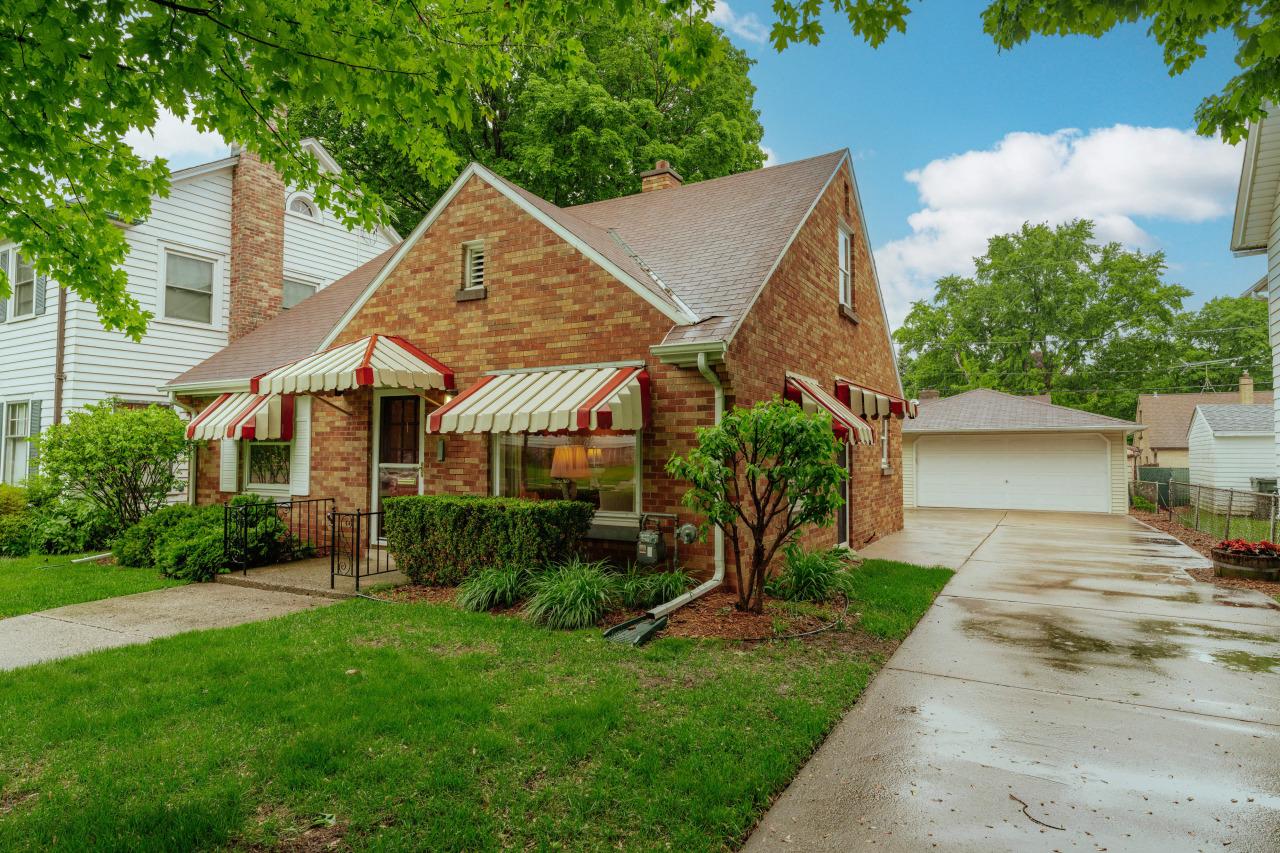 2114 S 81st St, West Allis, WI 53219