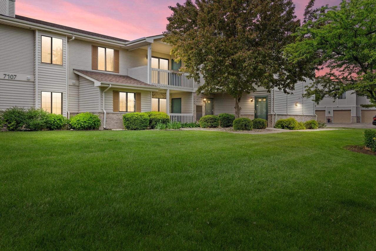 7107 98th Ave #J, Kenosha, WI 53142