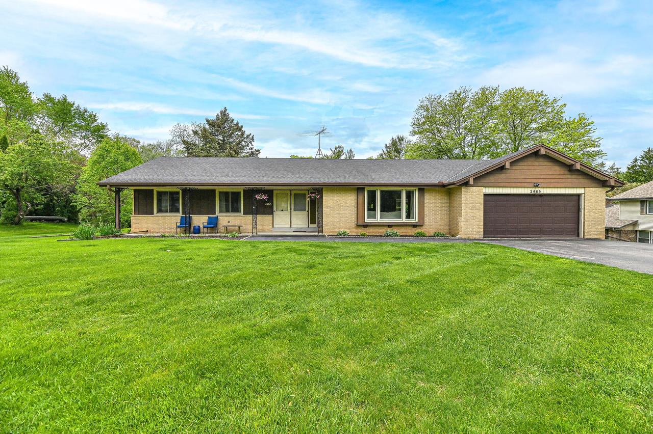 2465 Rockway Ln, Brookfield, WI 53005
