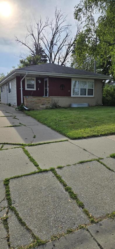 2112 Virginia St, Racine, WI 53405
