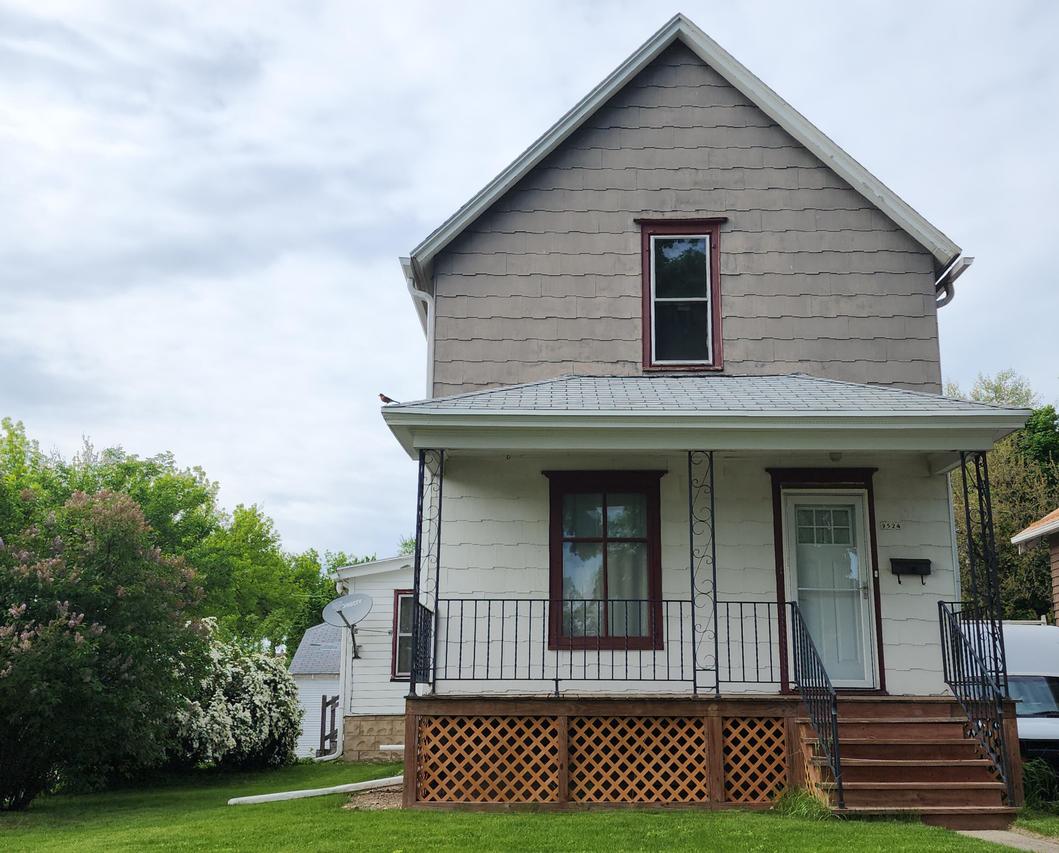 9524 W Mitchell St, West Allis, WI 53214