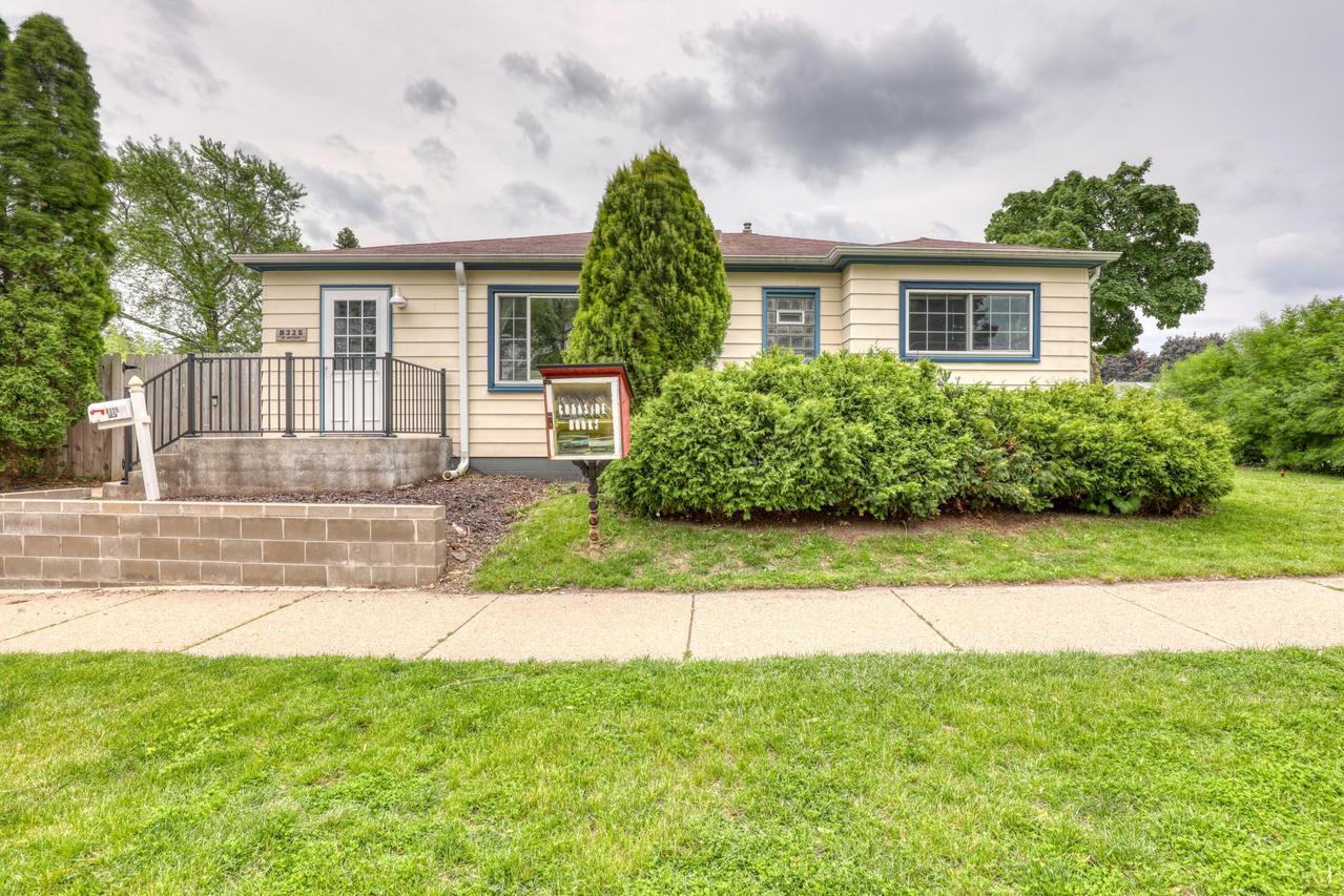 8325 W Arthur Ave, West Allis, WI 53219
