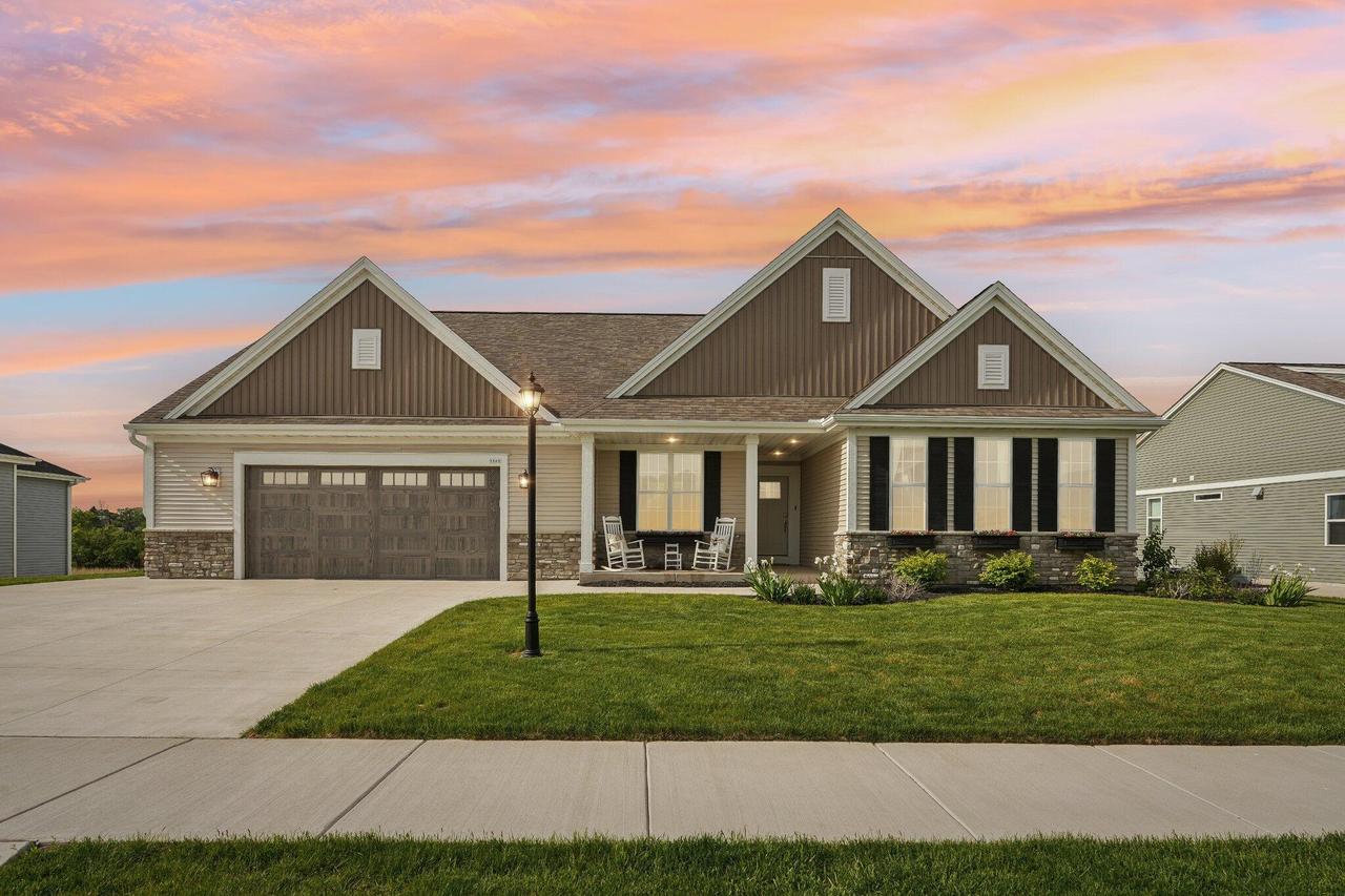 1660 Mamerow Ln, Oconomowoc, WI 53066