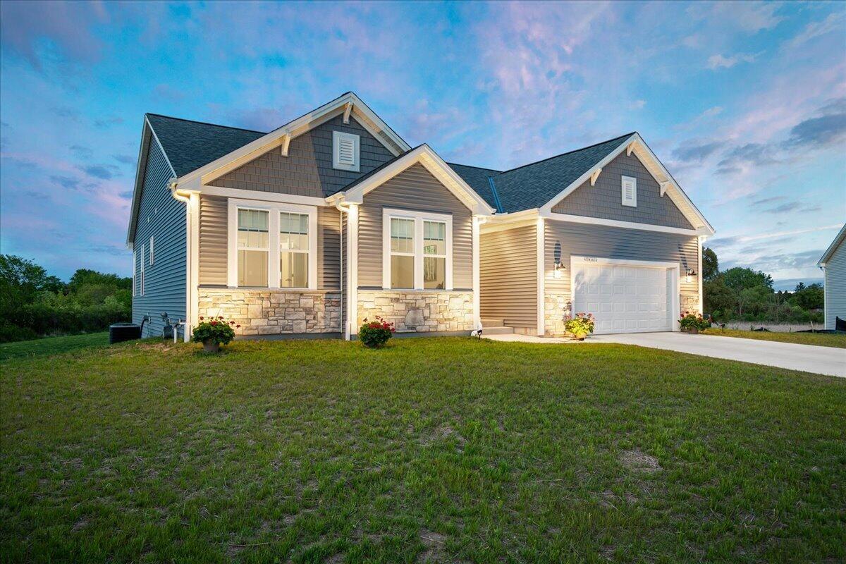 N57W18614 Dandelion Ct, Menomonee Falls, WI 53051