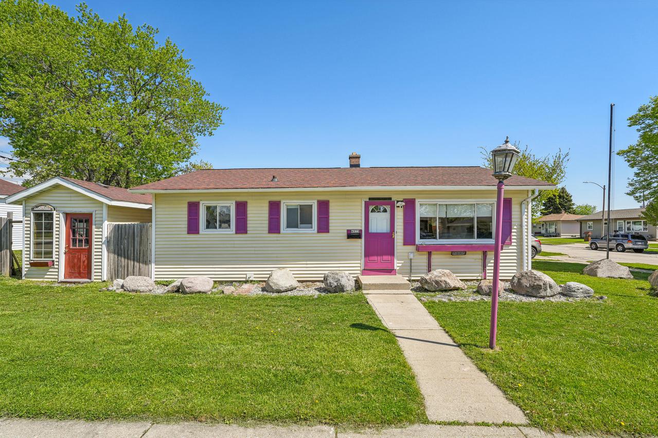 4975 S 15th Pl, Milwaukee, WI 53221