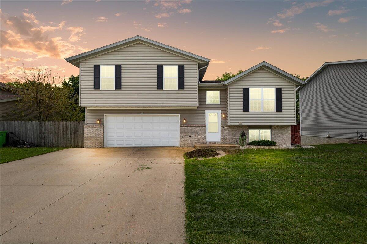 443 Scott Ct, Hartford, WI 53027