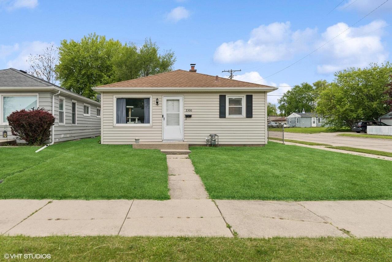 2300 West Lawn Ave, Racine, WI 53405
