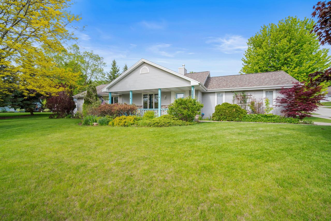 1226 Villa Park, West Bend, WI 53090