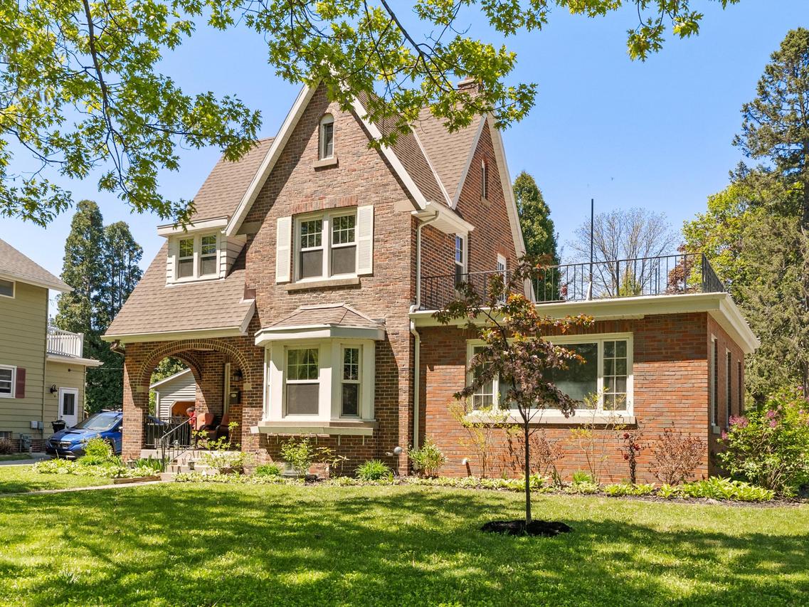 605 E East Riverside Dr, Kohler, WI 53044