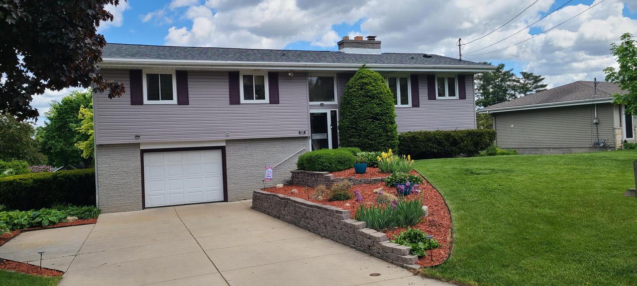 1219 Allermann Dr, Watertown, WI 53094