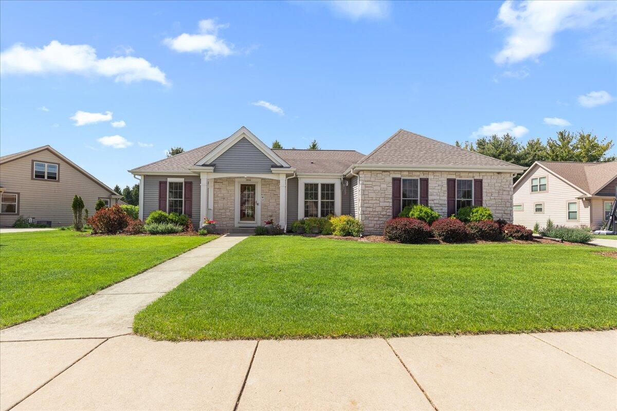 2834 Gateway Ave, Hartford, WI 53027