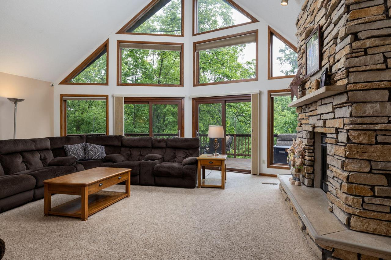 N1440 Red Oaks Dr, Shelby, WI 54601