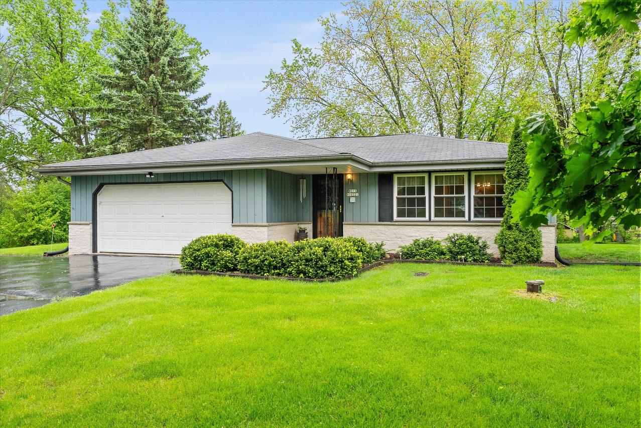 W213N10321 Oak Ln, Germantown, WI 53017