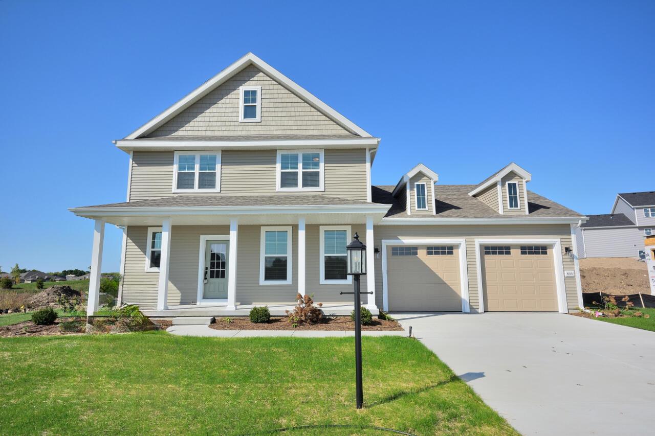 633 Standing Stone Dr, Waukesha, WI 53189