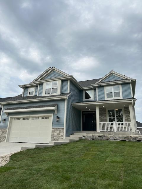 401 Riverside Dr, Pewaukee, WI 53072