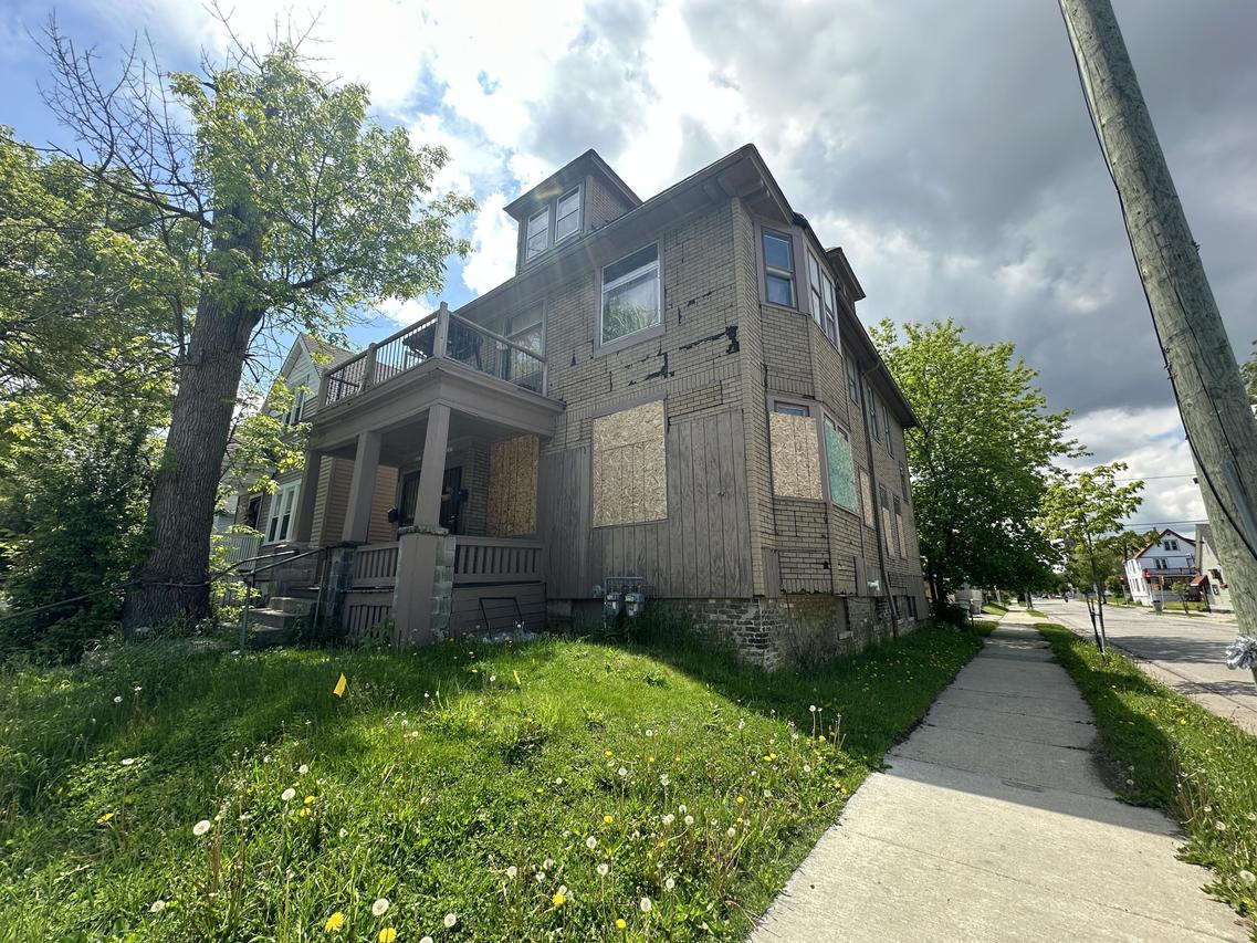 2877 N 23rd St #2879, Milwaukee, WI 53206