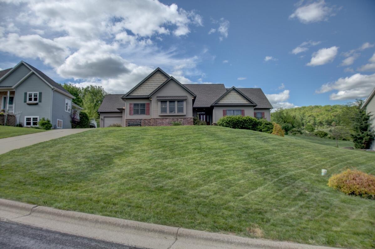 1835 Alpine Pl, Onalaska, WI 54650