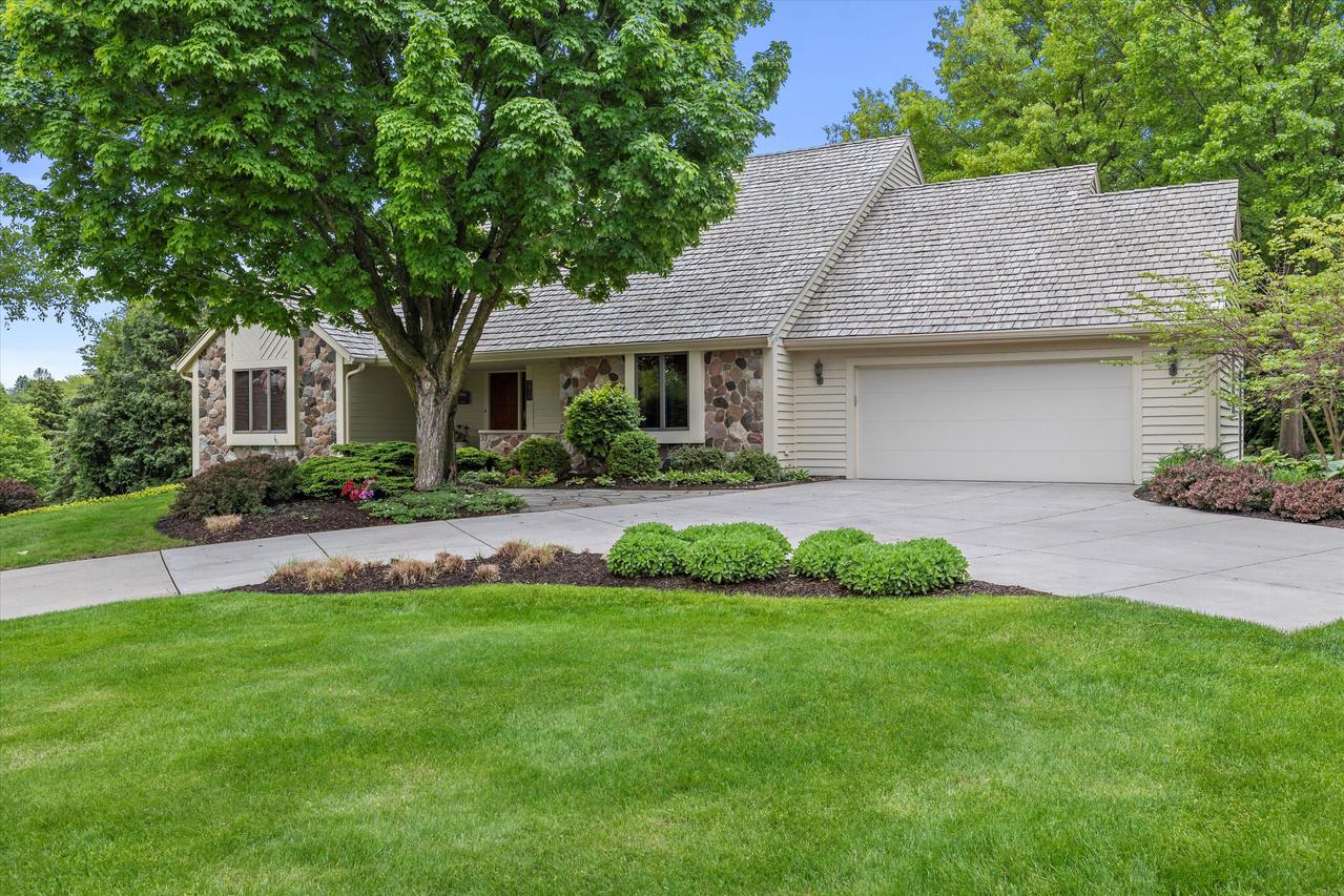 2915 Brendon Way, Waukesha, WI 53188