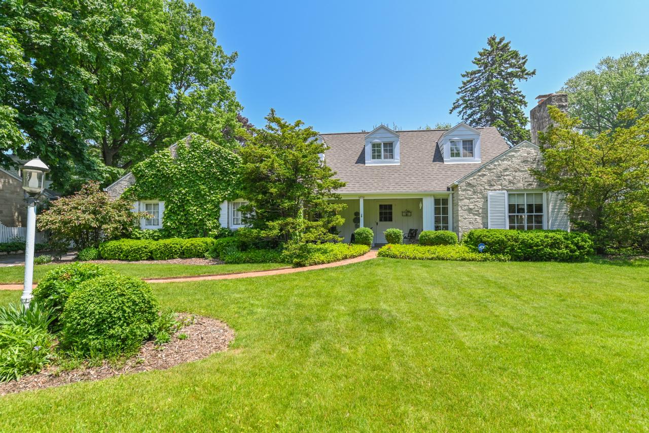 6570 N River Rd, Glendale, WI 53217
