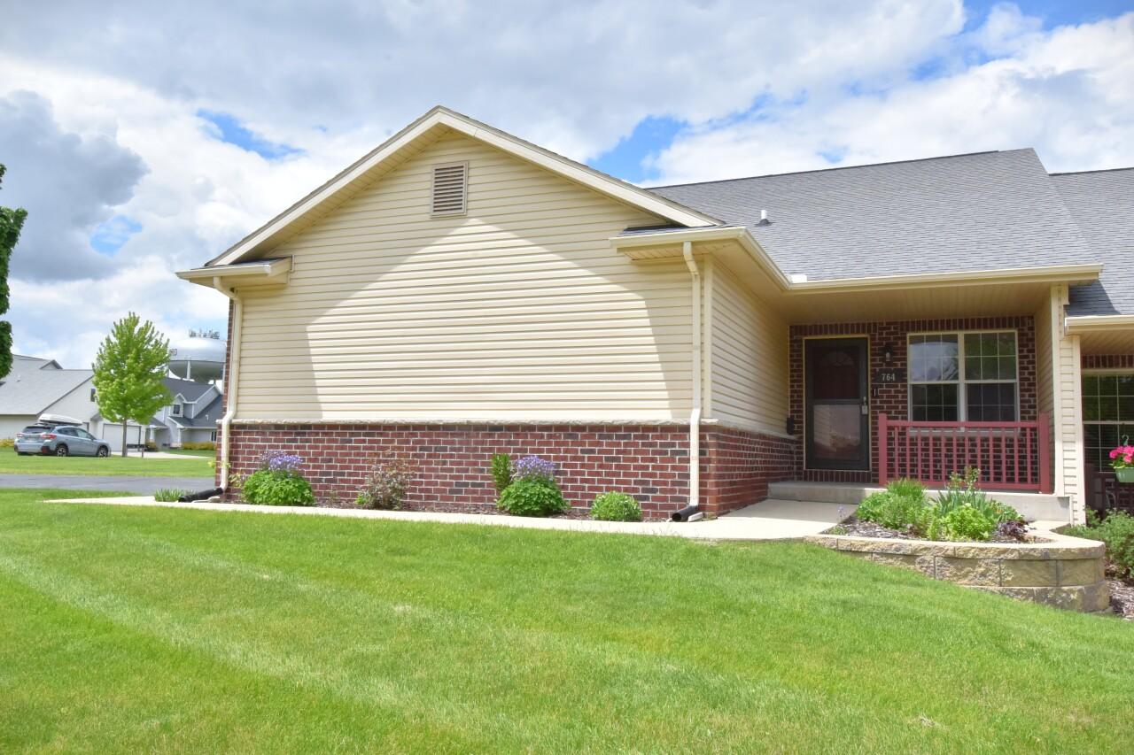 764 Stonecrop Dr, Hartford, WI 53027