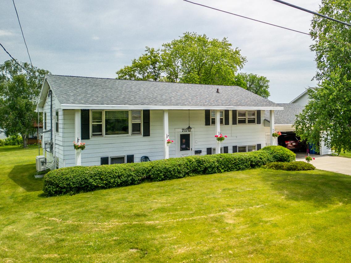 717 N Water St, Watertown, WI 53098
