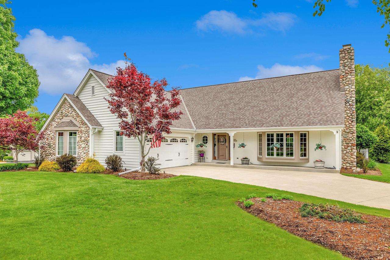 N15W30162 Timberbrook Rd, Delafield, WI 53072