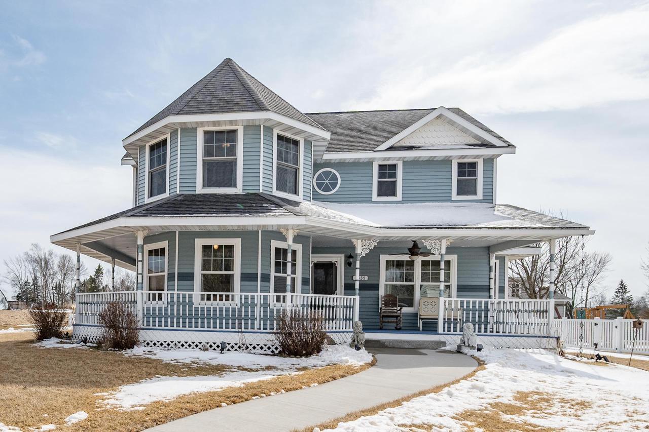 1335 E Ivy Ln, Manitowoc, WI 54220