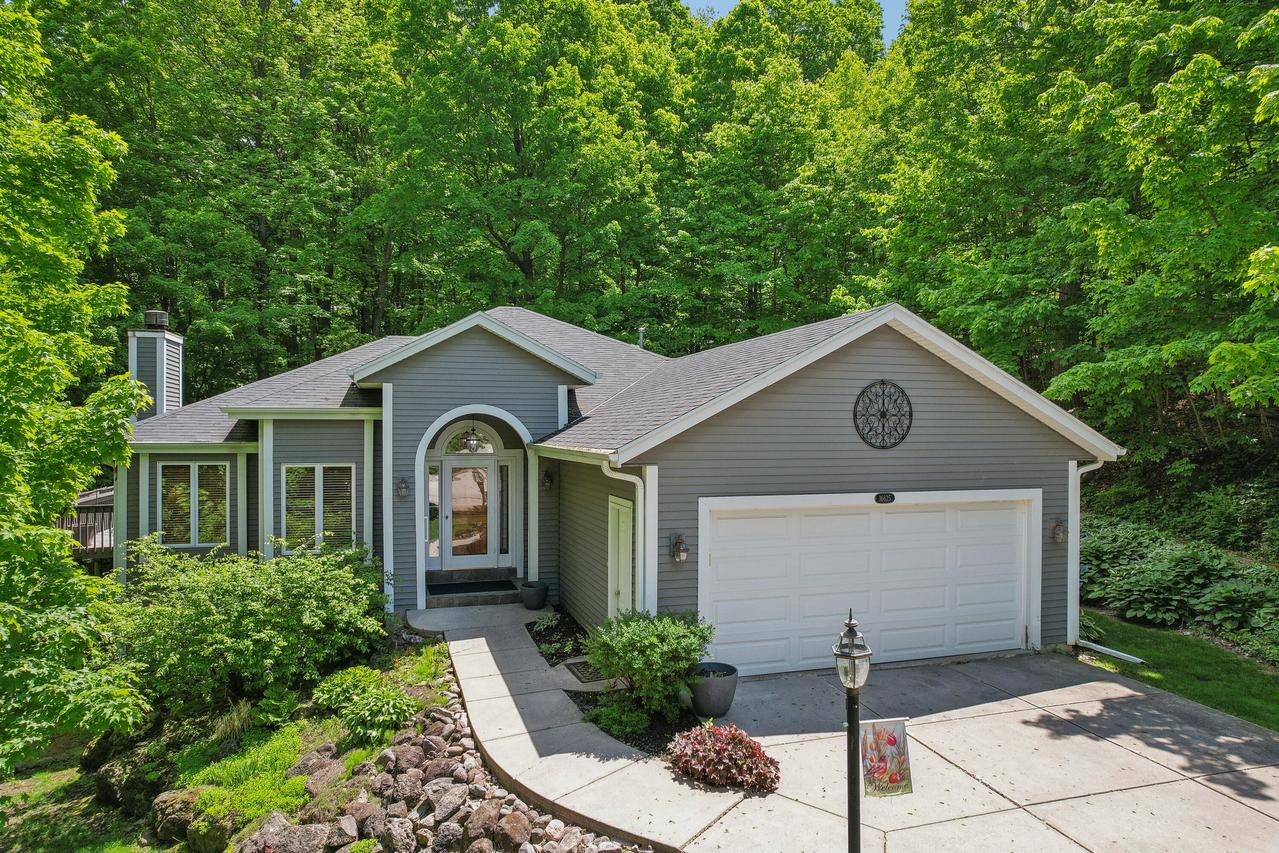 16625 Tanglewood Dr, Brookfield, WI 53005