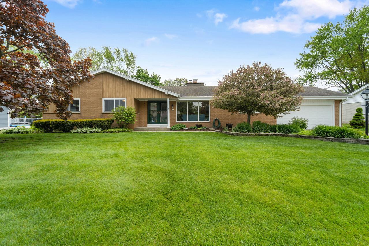 701 W Fairfield Ct, Glendale, WI 53217
