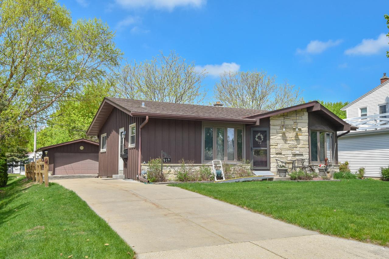 917 S 120th St, West Allis, WI 53214