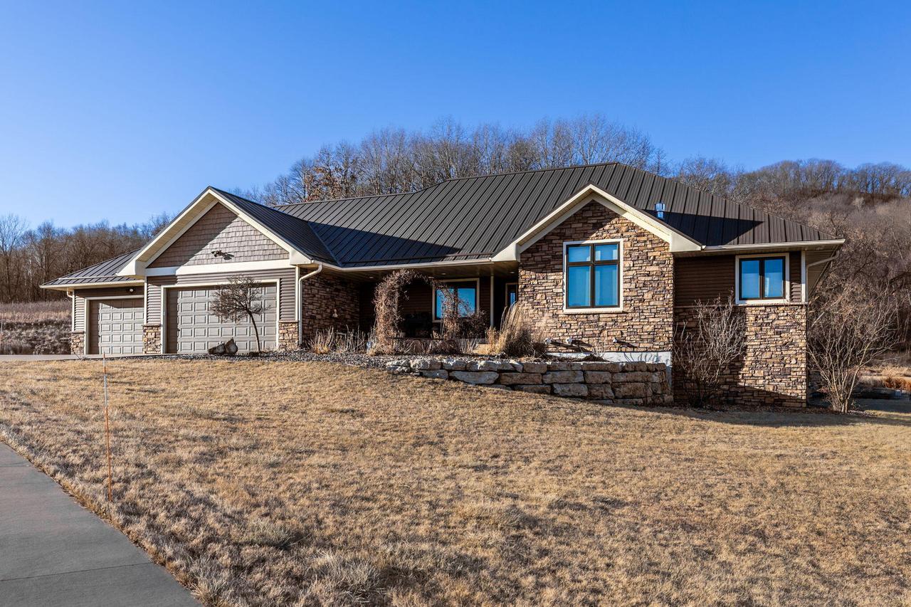 W6449 Willow Wood Ct, Onalaska, WI 54636